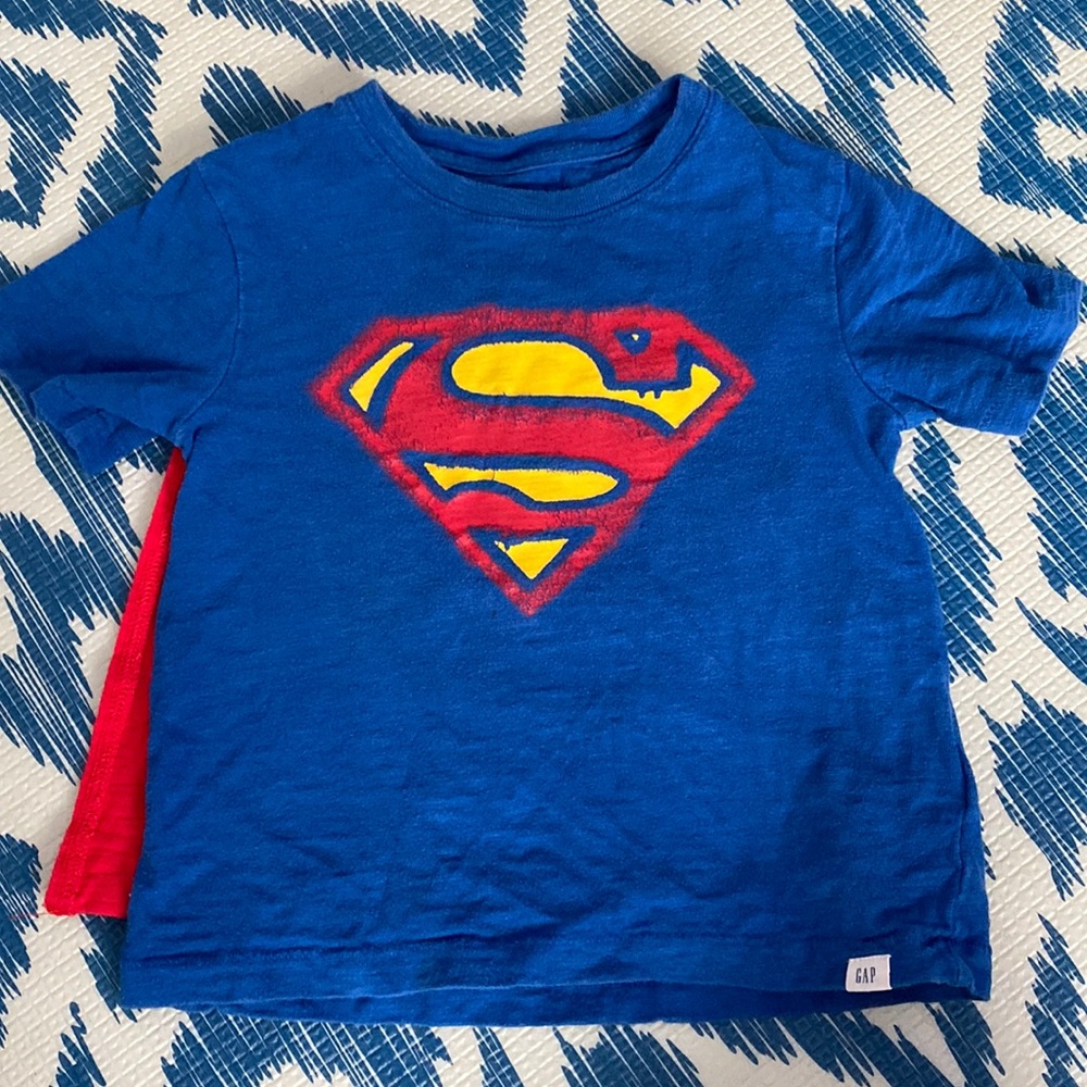 Gap Kids size 3T Superman shirt with detachable cape